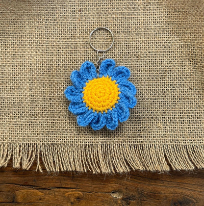 Crochet Daisy Flower Keychain: Handmade Cotton-Acrylic Bag Charm, Party Favor